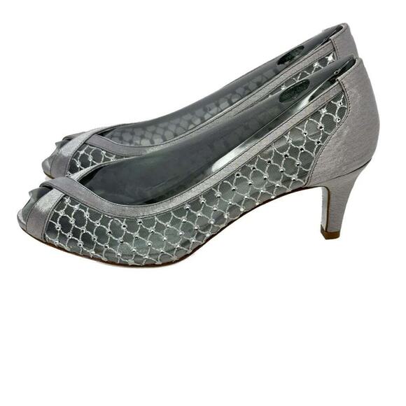 Adrianna Papell Womens Silver Mesh Peep Toe Kitten Heel Slip on Pumps - Picture 1 of 5